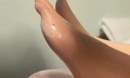 刚买的三分娃，一清洗一擦，怎么涂装就掉了？